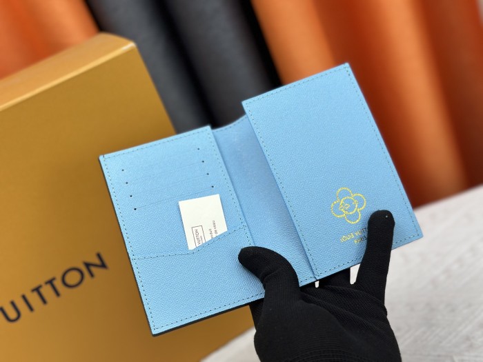 Louis Vuitton Mens Womens Wallets Passport Cover Luxury Brand Fashion Type M12237 Wallet with Original Box whatsapp 【+1-3239614486】
