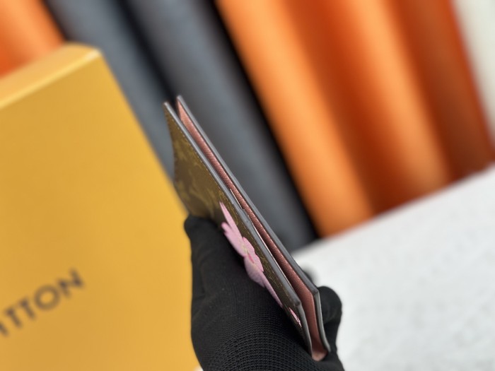 Louis Vuitton Mens Womens Wallets Passport Cover Luxury Brand Fashion Type M12237 Wallet with Original Box whatsapp 【+1-3239614486】
