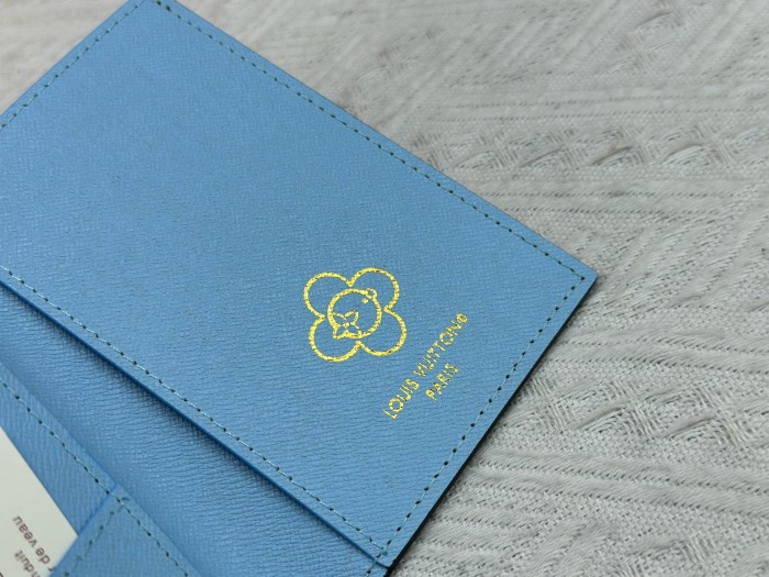 Louis Vuitton Mens Womens Wallets Passport Cover Luxury Brand Fashion Type M12237 Wallet with Original Box whatsapp 【+1-3239614486】