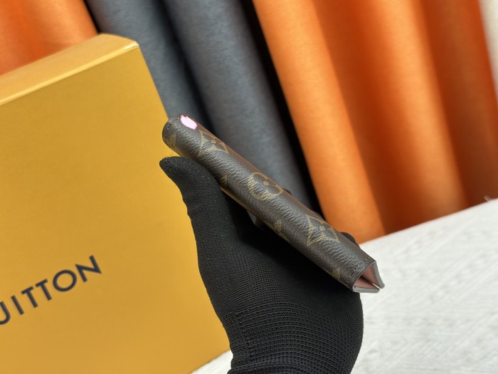 Louis Vuitton Mens Womens Wallets Passport Cover Luxury Brand Fashion Type M12237 Wallet with Original Box whatsapp 【+1-3239614486】
