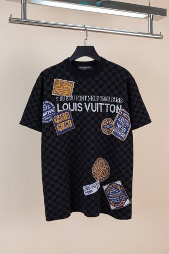 Louis Vuitton Luxury Brand Mens Short Sleeve T-Shirt Damier Short-Sleeved Signature Crewneck 1AHVMR Whatsapp 【+1-3239614486】