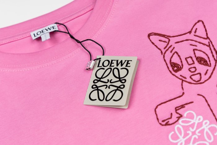 Loewe Luxury Brand Men Womens Short Sleeve T-Shirt Loose fit T-shirt Whatsapp 【+1-3239614486】