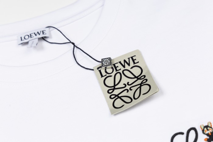 Loewe Luxury Brand Men Womens Short Sleeve T-Shirt Relaxed fit T-shirt Whatsapp 【+1-3239614486】