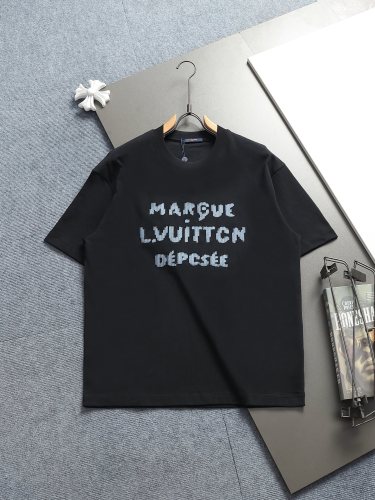 Louis Vuitton Luxury Brand Men Womens Short Sleeve T-Shirt Embroidered Signature T-Shirt Whatsapp 【+1-3239614486】