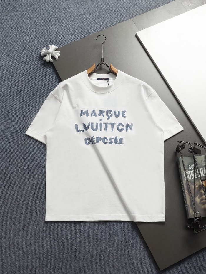 Louis Vuitton Luxury Brand Men Womens Short Sleeve T-Shirt Embroidered Signature T-Shirt Whatsapp 【+1-3239614486】