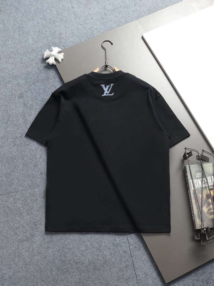 Louis Vuitton Luxury Brand Men Womens Short Sleeve T-Shirt Embroidered Signature T-Shirt Whatsapp 【+1-3239614486】