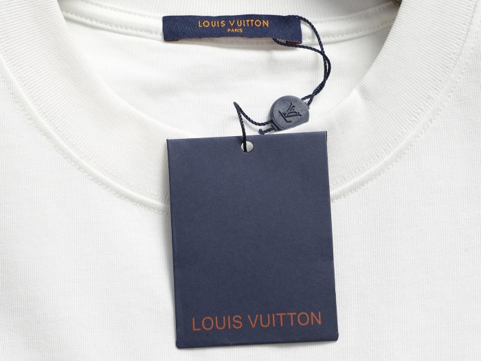 Louis Vuitton Luxury Brand Men Womens Short Sleeve T-Shirt Embroidered Signature T-Shirt Whatsapp 【+1-3239614486】