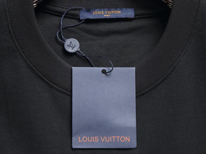 Louis Vuitton Luxury Brand Men Womens Short Sleeve T-Shirt Embroidered Signature T-Shirt Whatsapp 【+1-3239614486】