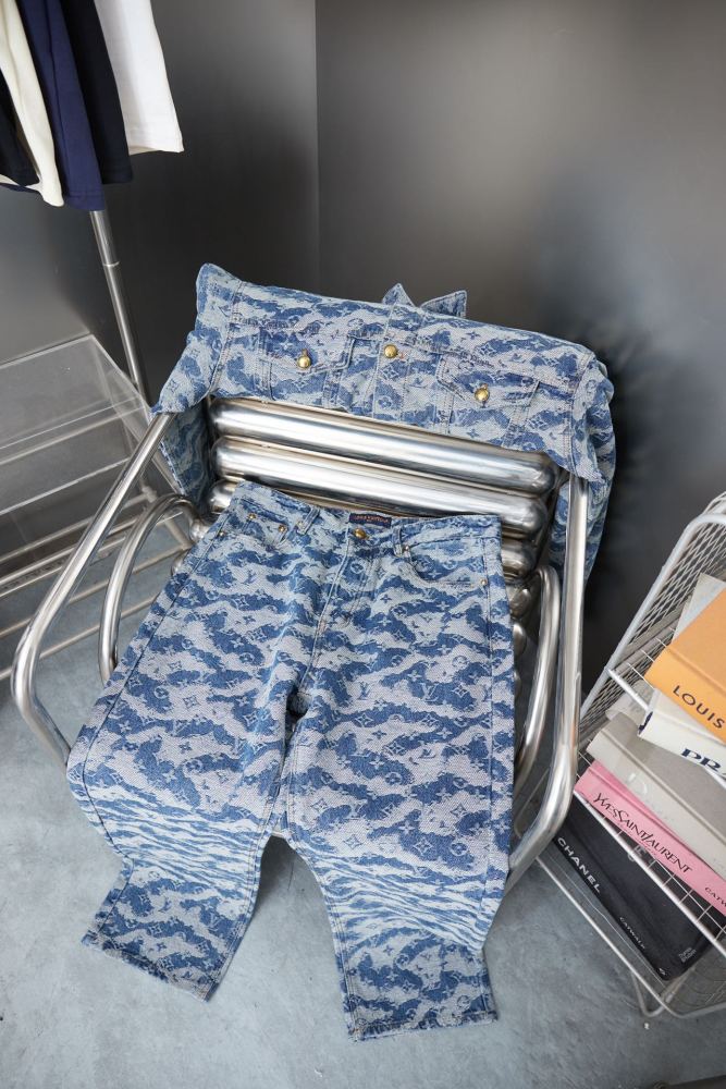 Louis Vuitton Luxury Brand Men Pant Jeans Damier Denim Pants  Whatsapp 【+1-3239614486】