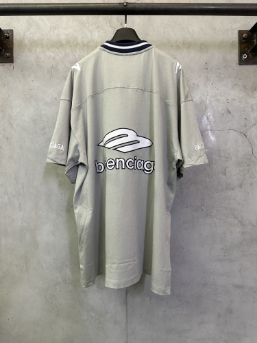 Balenciaga Luxury Brand Women Mens Short Sleeve T-Shirt MEN'S 3B FOOTBALL V-NECK T-SHIRT 57086TTVQ61461 Whatsapp 【+1-3239614486】