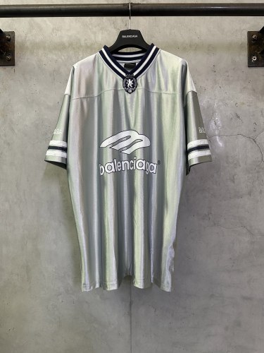 Balenciaga Luxury Brand Women Mens Short Sleeve T-Shirt MEN'S 3B FOOTBALL V-NECK T-SHIRT OVERSIZED IN GREY/WHITE 857113TTVQ71461 Whatsapp 【+1-3239614486】