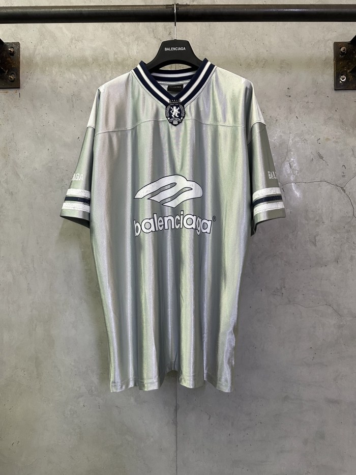 Balenciaga Luxury Brand Women Mens Short Sleeve T-Shirt MEN'S 3B FOOTBALL V-NECK T-SHIRT OVERSIZED IN GREY/WHITE 857113TTVQ71461 Whatsapp 【+1-3239614486】