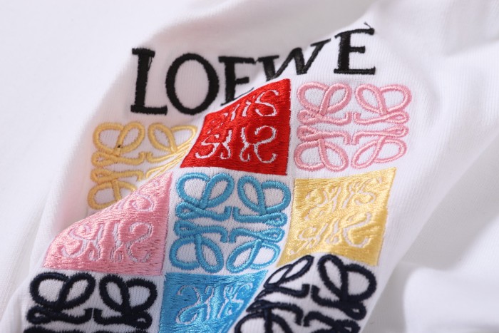 Loewe Luxury Brand Men Womens Short Sleeve T-Shirt Whatsapp 【+1-3239614486】
