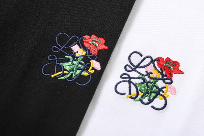 Loewe Luxury Brand Men Womens Short Sleeve T-Shirt Whatsapp 【+1-3239614486】