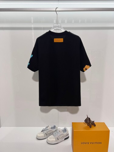 Louis Vuitton  Luxury Brand Men Womens Short Sleeve T-Shirt Whatsapp 【+1-3239614486】