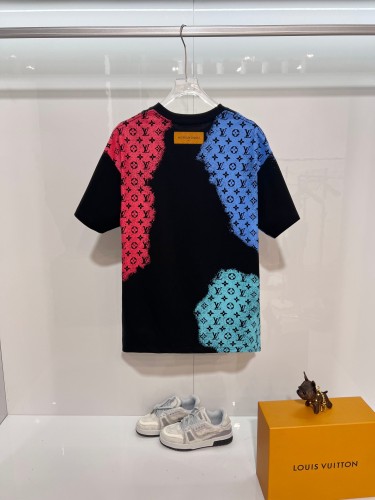 Louis Vuitton  Luxury Brand Men Womens Short Sleeve T-Shirt Whatsapp 【+1-3239614486】