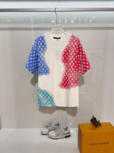 Louis Vuitton  Luxury Brand Men Womens Short Sleeve T-Shirt Whatsapp 【+1-3239614486】