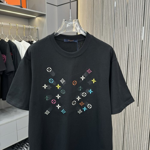 Louis Vuitton  Luxury Brand Men Womens Short Sleeve T-Shirt Whatsapp 【+1-3239614486】