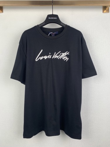 Louis Vuitton  Luxury Brand Men Womens Short Sleeve T-Shirt Signature Short-Sleeved T-Shirt Whatsapp 【+1-3239614486】