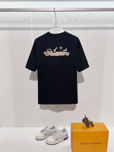 Louis Vuitton  Luxury Brand Men Womens Short Sleeve T-Shirt Whatsapp 【+1-3239614486】