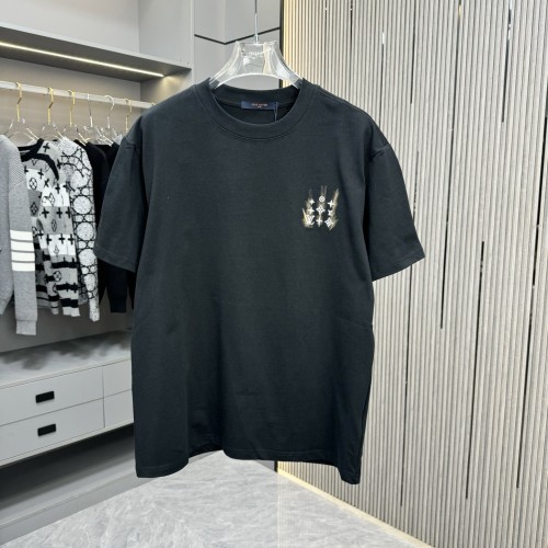Louis Vuitton  Luxury Brand Men Womens Short Sleeve T-Shirt Whatsapp 【+1-3239614486】