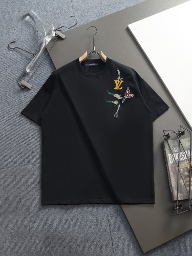 Louis Vuitton  Luxury Brand Men Womens Short Sleeve T-Shirt Whatsapp 【+1-3239614486】