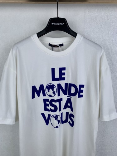 Louis Vuitton  Luxury Brand Men Womens Short Sleeve T-Shirt Graphic Cotton T-Shirt 1AHCWA Whatsapp 【+1-3239614486】