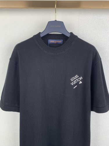 Louis Vuitton  Luxury Brand Men Womens Short Sleeve T-Shirt Whatsapp 【+1-3239614486】