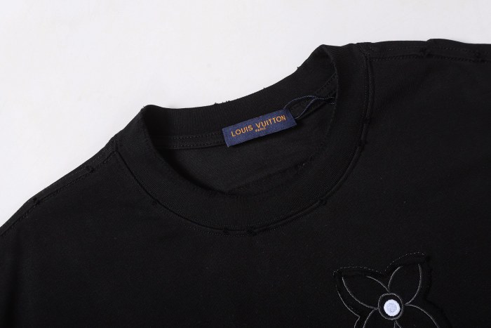 Louis Vuitton  Luxury Brand Men Womens Short Sleeve T-Shirt Whatsapp 【+1-3239614486】