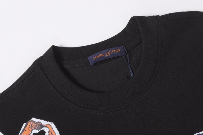 Louis Vuitton  Luxury Brand Men Womens Short Sleeve T-Shirt Intarsia Graphic T-Shirt Whatsapp 【+1-3239614486】