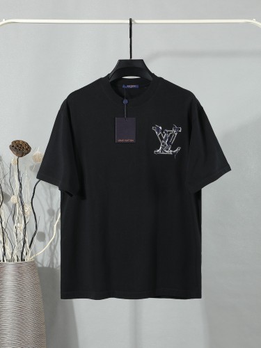 Louis Vuitton  Luxury Brand Men Womens Short Sleeve T-Shirt Whatsapp 【+1-3239614486】