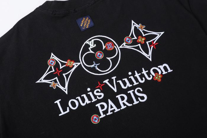 Louis Vuitton  Luxury Brand Men Womens Short Sleeve T-Shirt Whatsapp 【+1-3239614486】
