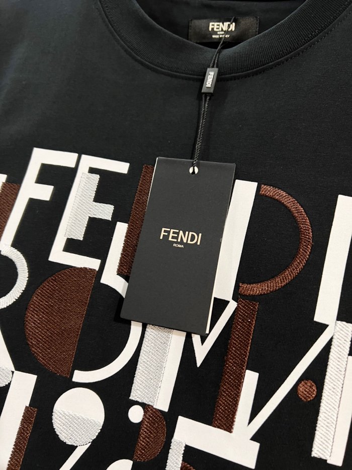 Fendi Luxury Brand Women Mens Short Sleeve T-Shirt Whatsapp 【+1-3239614486】