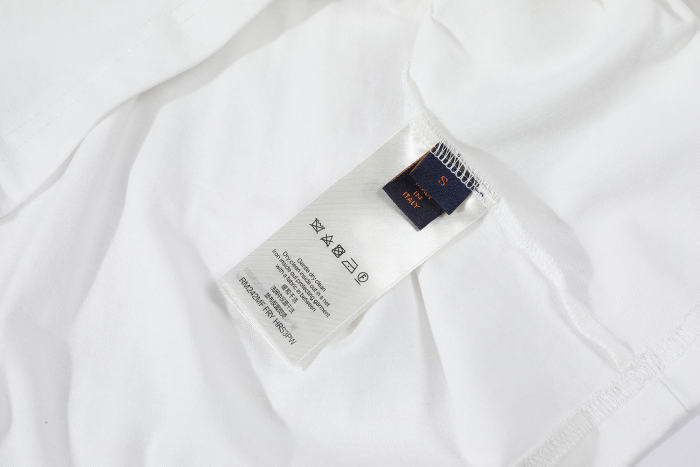 Louis Vuitton  Luxury Brand Men Womens Short Sleeve T-Shirt Whatsapp 【+1-3239614486】