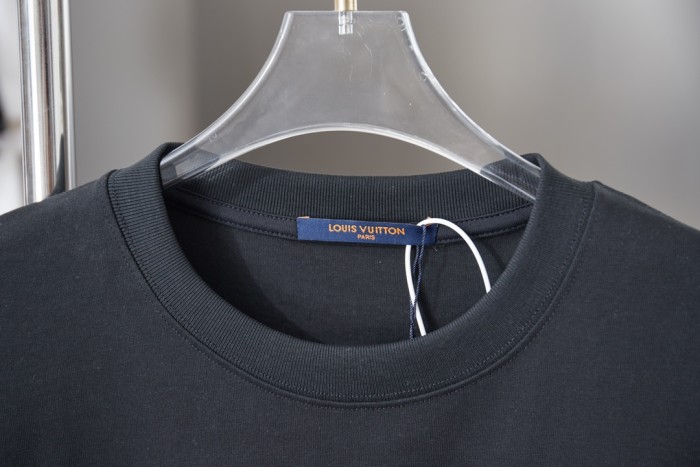Louis Vuitton Luxury Brand Men Womens Short Sleeve T-Shirt Whatsapp 【+1-3239614486】