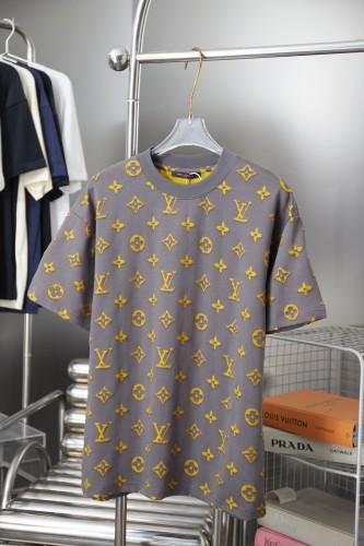 Louis Vuitton Luxury Brand Men Womens Short Sleeve T-Shirt Whatsapp 【+1-3239614486】