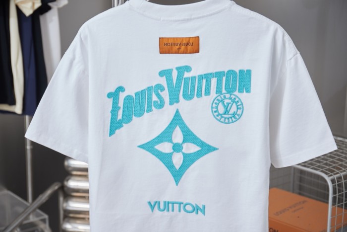 Louis Vuitton  Luxury Brand Men Womens Short Sleeve T-Shirt Whatsapp 【+1-3239614486】