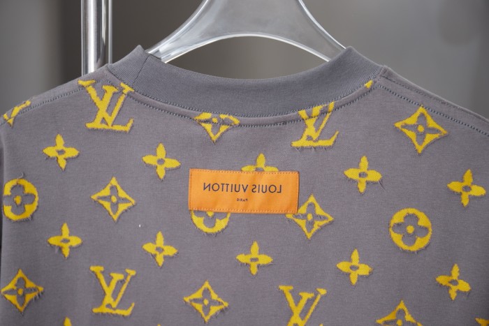 Louis Vuitton Luxury Brand Men Womens Short Sleeve T-Shirt Whatsapp 【+1-3239614486】