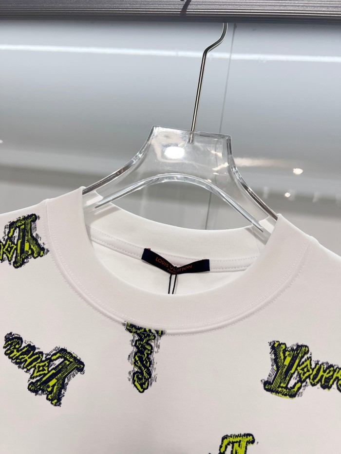 Louis Vuitton Luxury Brand Men Womens Short Sleeve T-Shirt Whatsapp 【+1-3239614486】