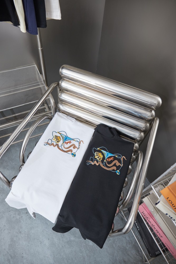 Louis Vuitton Luxury Brand Men Womens Short Sleeve T-Shirt Whatsapp 【+1-3239614486】