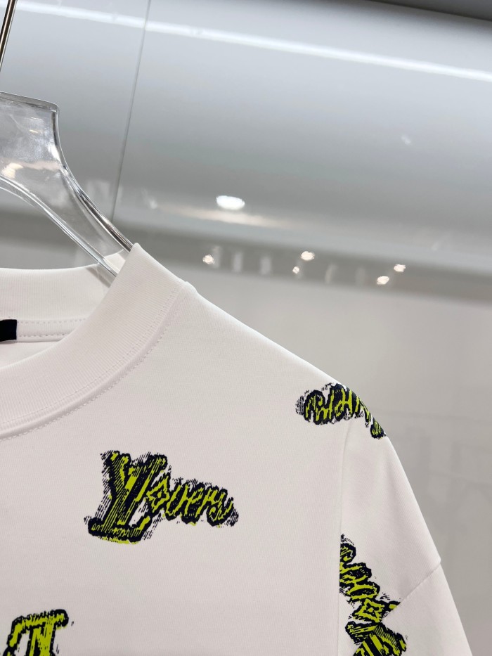 Louis Vuitton Luxury Brand Men Womens Short Sleeve T-Shirt Whatsapp 【+1-3239614486】