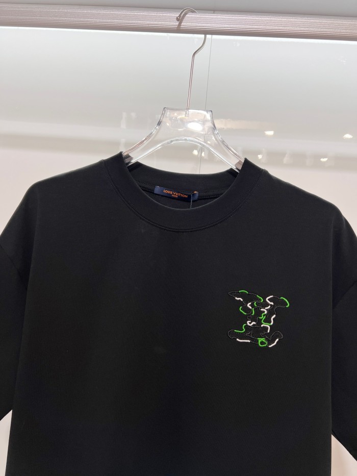 Louis Vuitton Luxury Brand Men Womens Short Sleeve T-Shirt Whatsapp 【+1-3239614486】