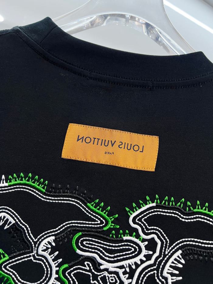 Louis Vuitton Luxury Brand Men Womens Short Sleeve T-Shirt Whatsapp 【+1-3239614486】