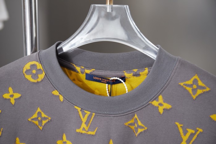 Louis Vuitton Luxury Brand Men Womens Short Sleeve T-Shirt Whatsapp 【+1-3239614486】