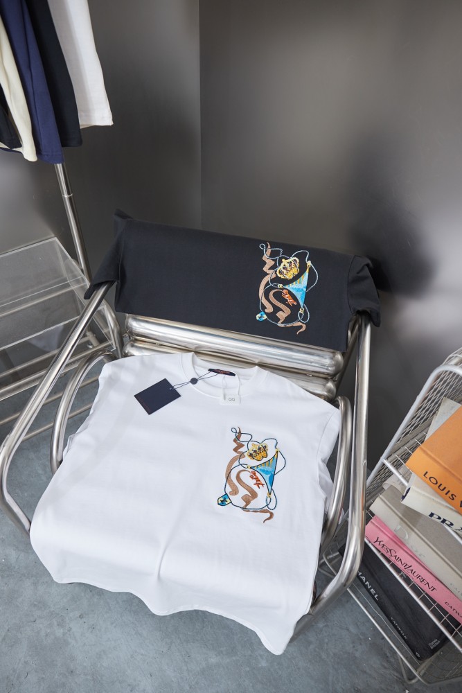Louis Vuitton Luxury Brand Men Womens Short Sleeve T-Shirt Whatsapp 【+1-3239614486】