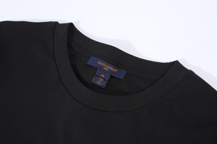 Louis Vuitton  Luxury Brand Men Womens Short Sleeve T-Shirt Glow Signature T-Shirt 1AIWA4 Whatsapp 【+1-3239614486】