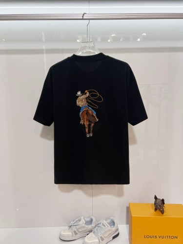 Louis Vuitton Luxury Brand Men Womens Short Sleeve T-Shirt Whatsapp 【+1-3239614486】