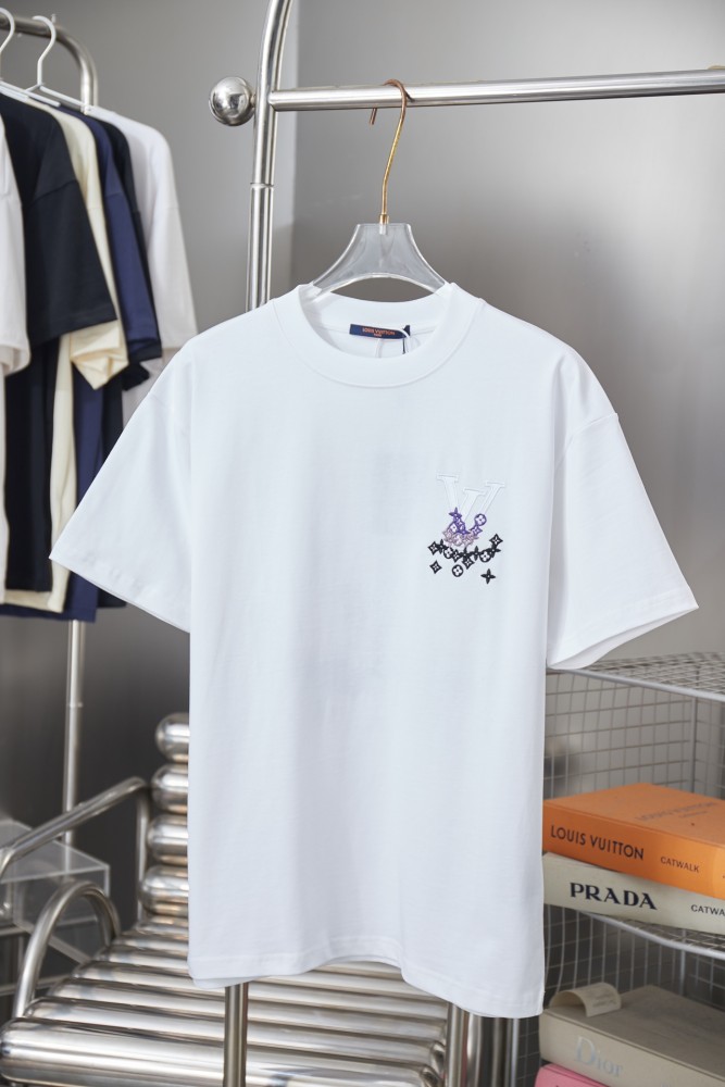 Louis Vuitton  Luxury Brand Men Womens Short Sleeve T-Shirt Whatsapp 【+1-3239614486】