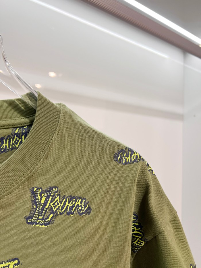 Louis Vuitton Luxury Brand Men Womens Short Sleeve T-Shirt Whatsapp 【+1-3239614486】