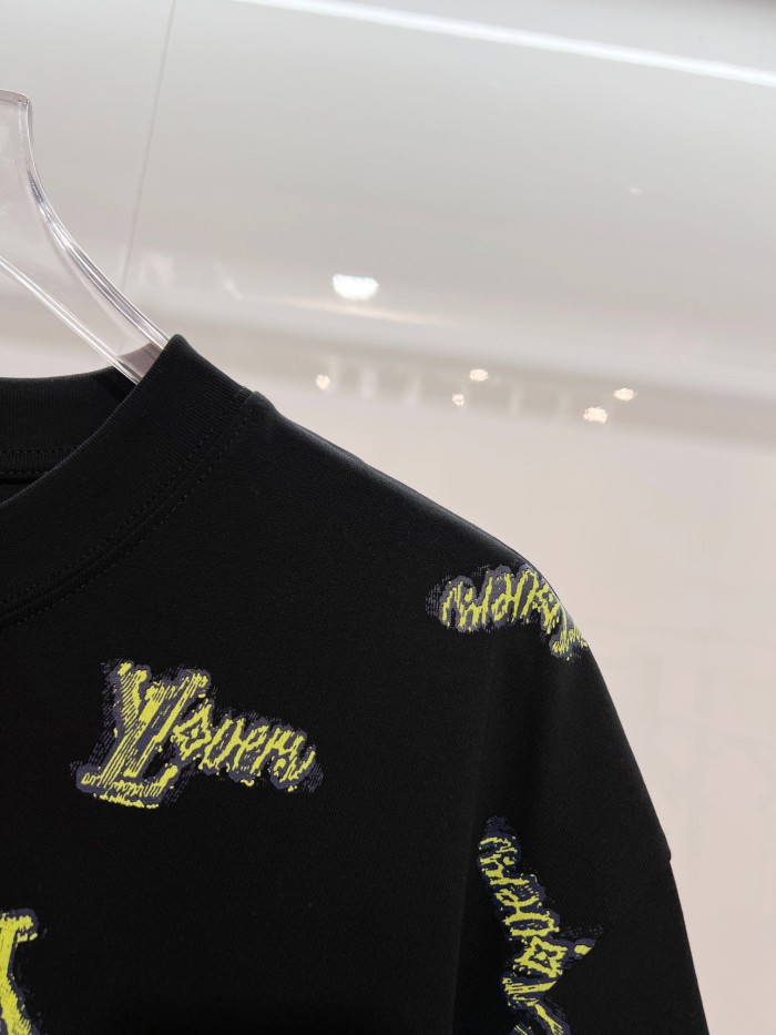 Louis Vuitton Luxury Brand Men Womens Short Sleeve T-Shirt Whatsapp 【+1-3239614486】